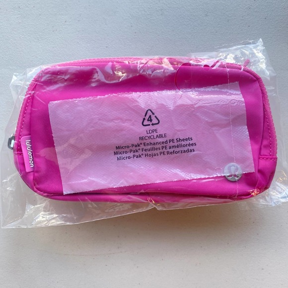 NWT Lululemon Everywhere Belt Bag 1L Sonic Pink Fall Limited Color BarbieCore - Picture 11 of 11